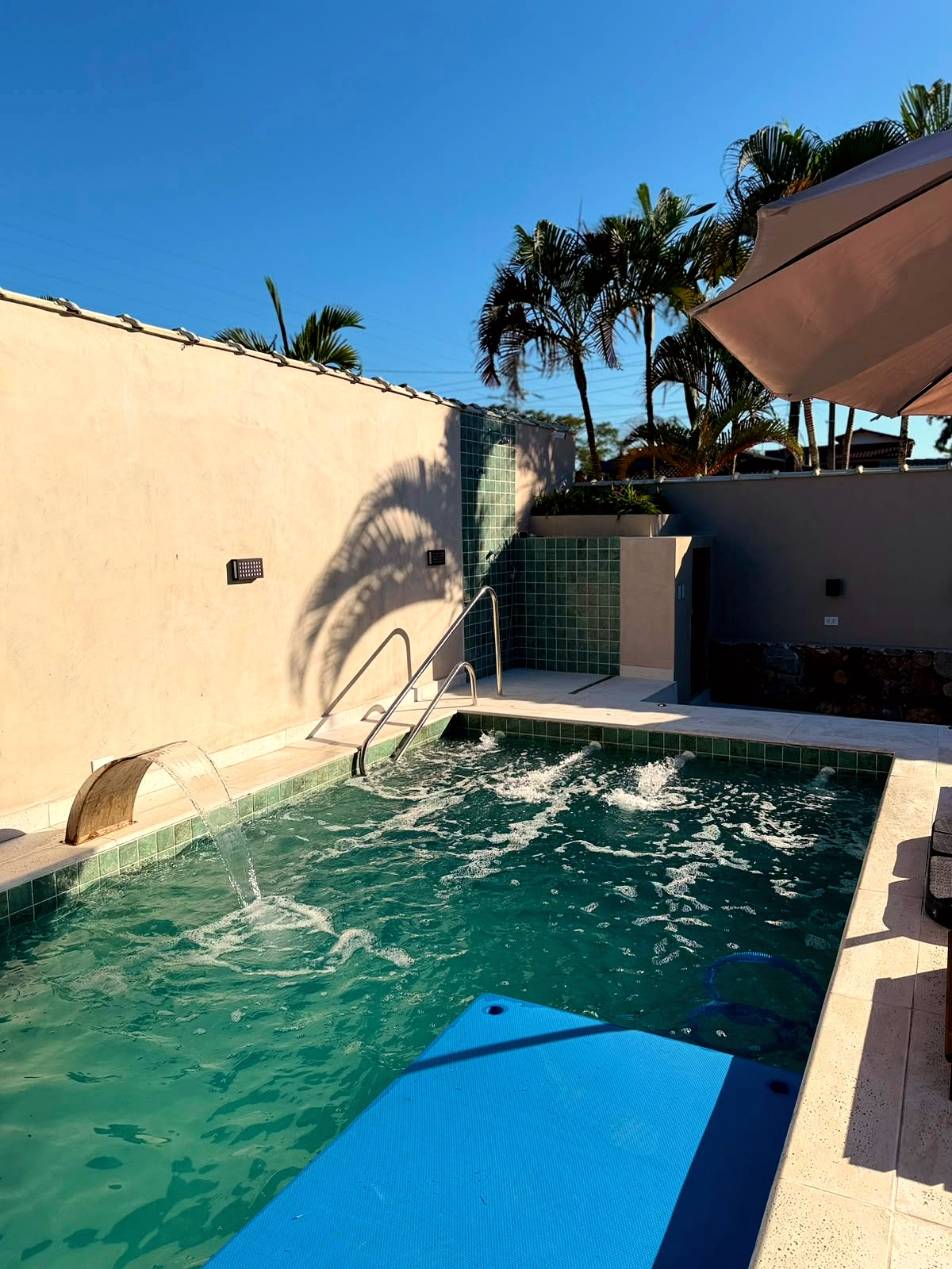 Piscina Aquecida com Cascata