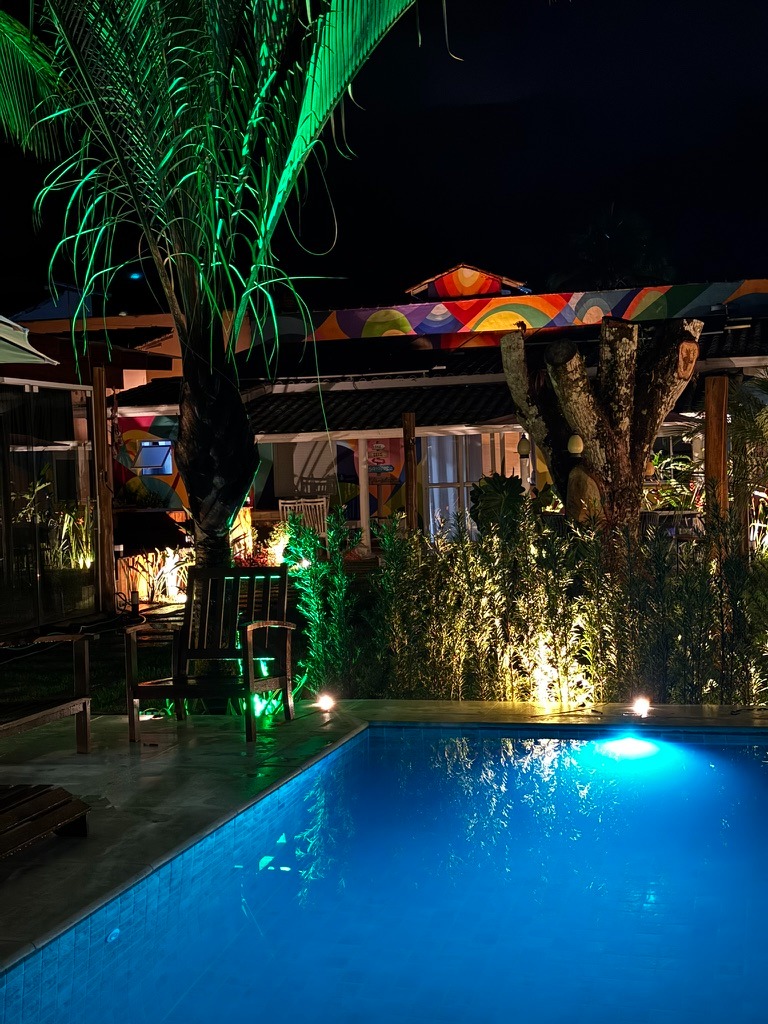 Piscina Noturna com LED Azul & Cores da Arte
